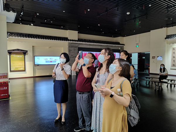广东省社会科学院历史与孙中山研究所(海洋史研究中心)等到康有为博物馆参观