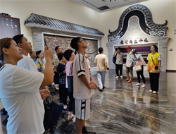 佛山市南海区桂城街道江滨社区公共服务中心一行等到康有为博物馆参观