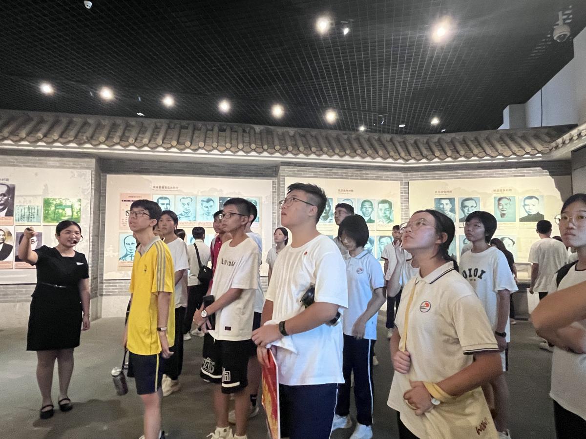 佛山市南海区狮山高级中学师生参观南海区博物馆