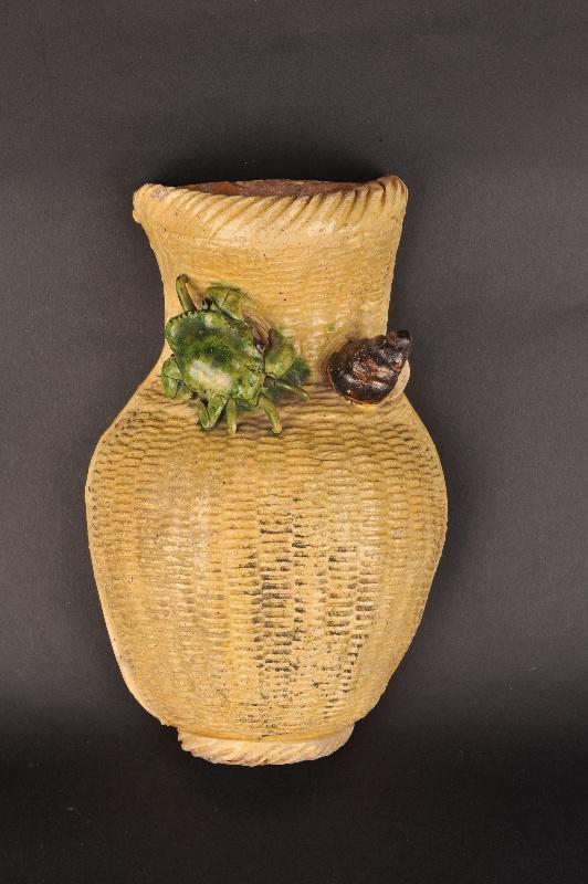 民国石湾窑三彩釉蟹螺篓形陶壁挂