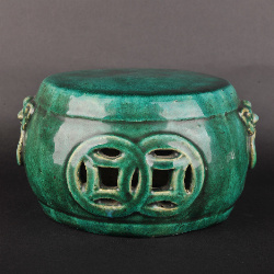 清绿釉双铺首耳双钱纹墩形陶器座